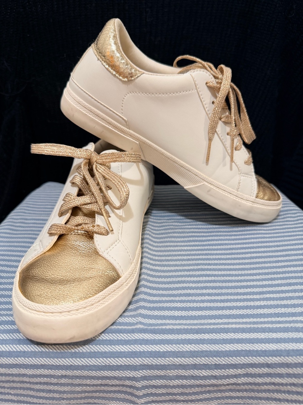 Universal Thread Cream and Gold Low-Top Sneakers
